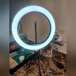 McLighty LED ring light with tripod